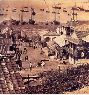 ▲ 인천항에 가장 먼저 조계지를 마련한 나라가 일본이었다. 1883년 9월, 인천의 원도심 지역 중 가장 요지인 자유공원 남쪽 관동 1, 2가와<br> 중앙동 1, 2가의 약 7,000평을 차지하였다. 이 사진의 장소를 청일조계지 경계 계단 길로 알려져 있으나, 건물 형태로 미루어 옛 오례당 건물이 있던 곳에서 <br>바닷가로 내려가는 길가 풍경으로 추정된다./사진출처=인천 정명 600년 기념. 『사진으로 보는 인천시사 1―