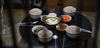 수도국산 달동네 박물관의 고봉밥 밥상